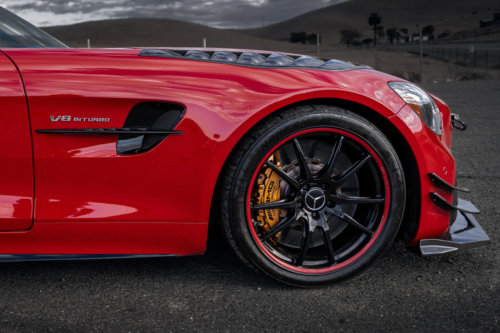 Mercedes-AMG GT R front fender with the V8 Biturbo badge