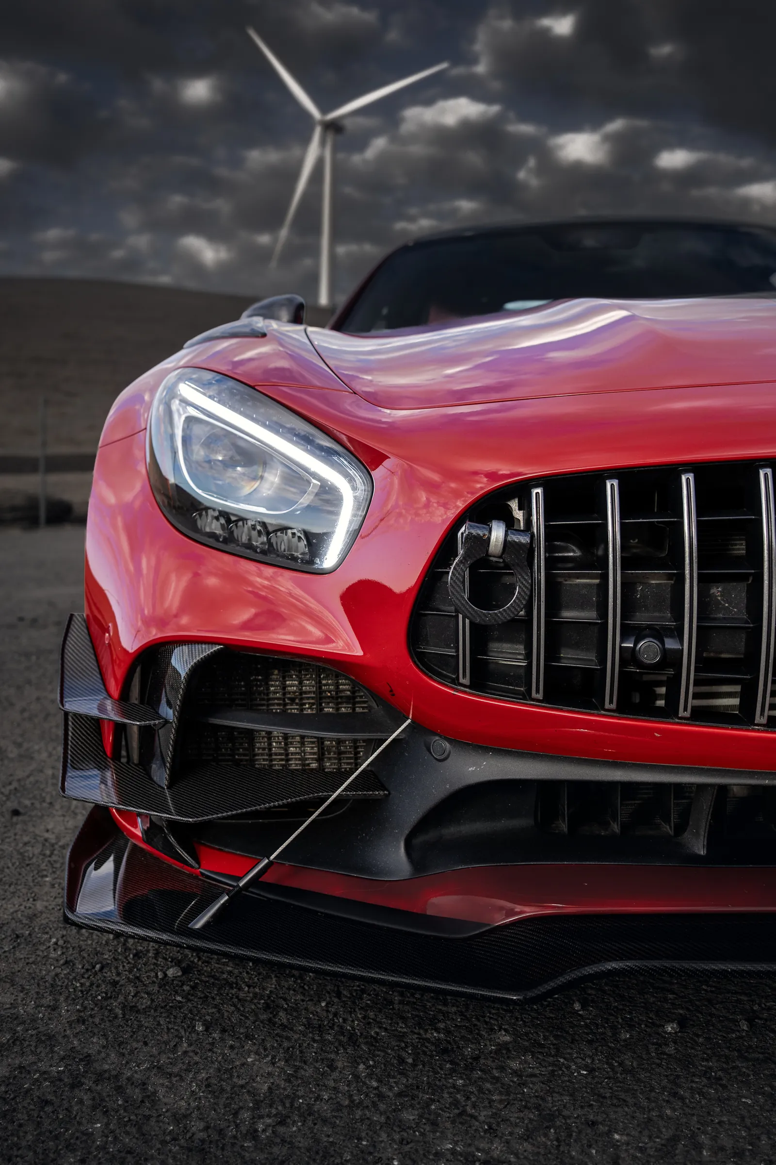 Mercedes-AMG GT R headlight, grille and carbon front splitter